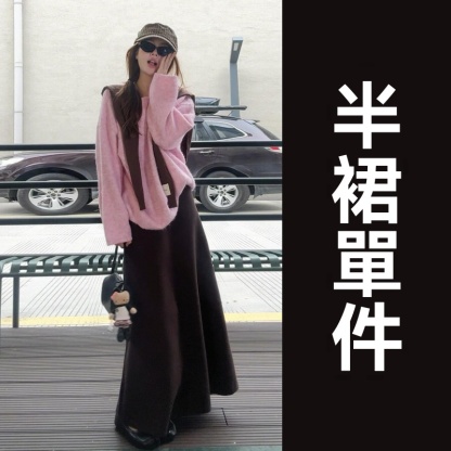溫柔韓系粉咖套裝 |  深咖半裙 |  粉色圓領寬鬆針織上衣（贈披肩）