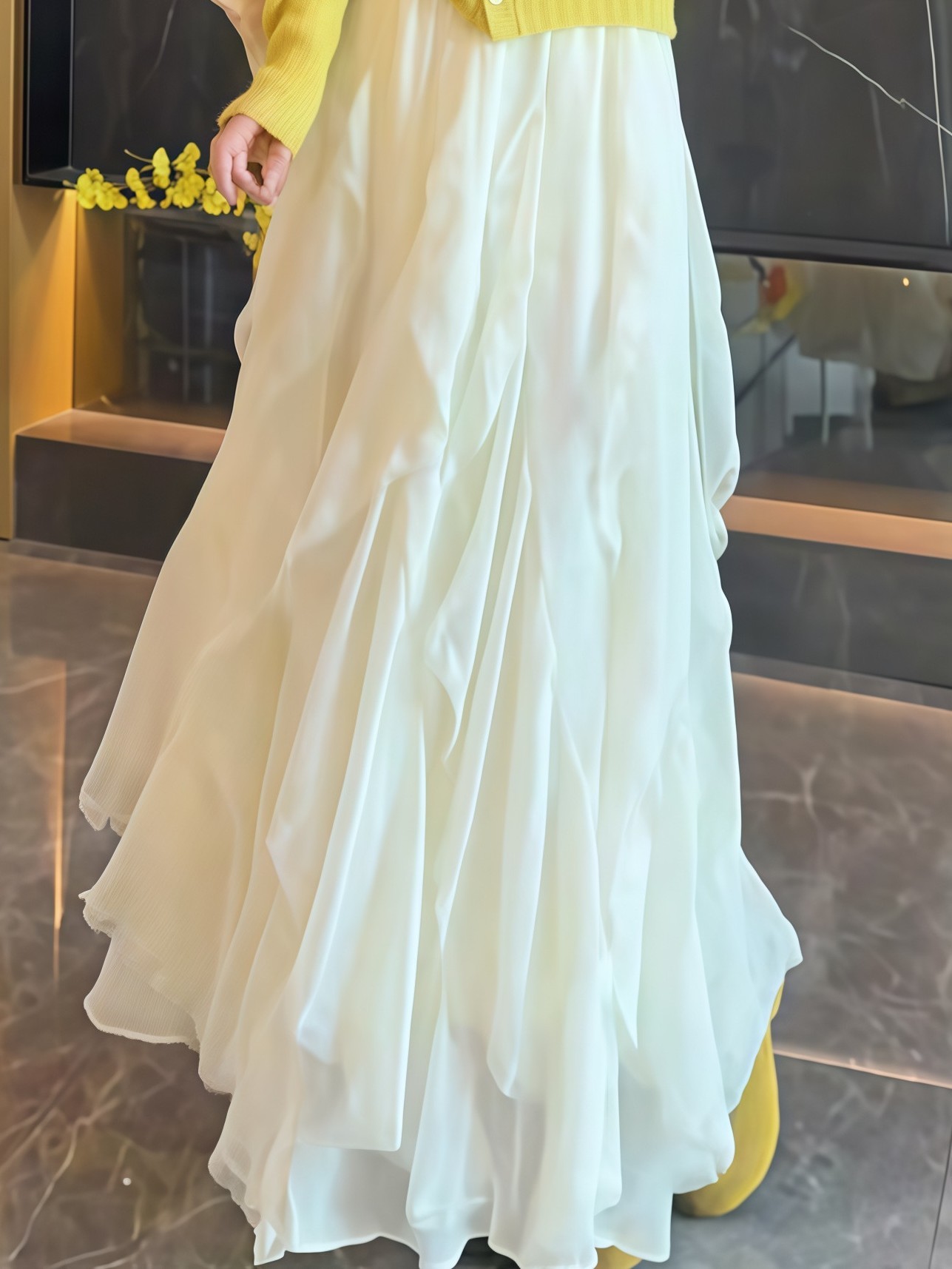 026 早春韓系溫柔兩件套 | 檸檬黃針織 V 領開衫 | 白色不規則荷葉邊長裙