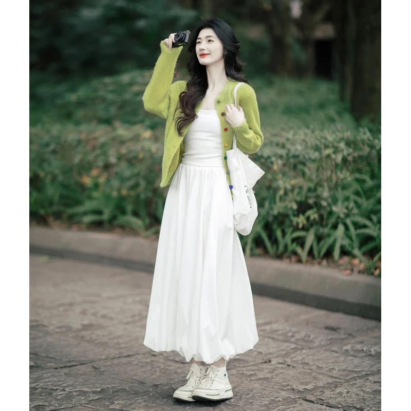 2025年爆款 春季多巴胺穿搭套裝 溫柔牛油綠針織開衫 減齡顯瘦白色半身裙