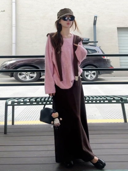 溫柔韓系粉咖套裝 |  深咖半裙 |  粉色圓領寬鬆針織上衣（贈披肩）