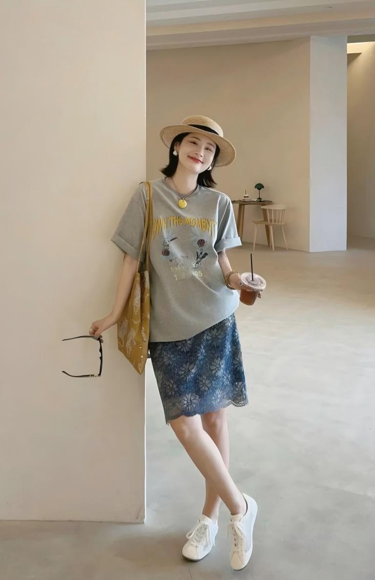 【預售】高級感減齡套裝｜寬鬆印花短袖T恤｜鏤空雕花蕾絲半身裙｜休閒日常約會兩件套