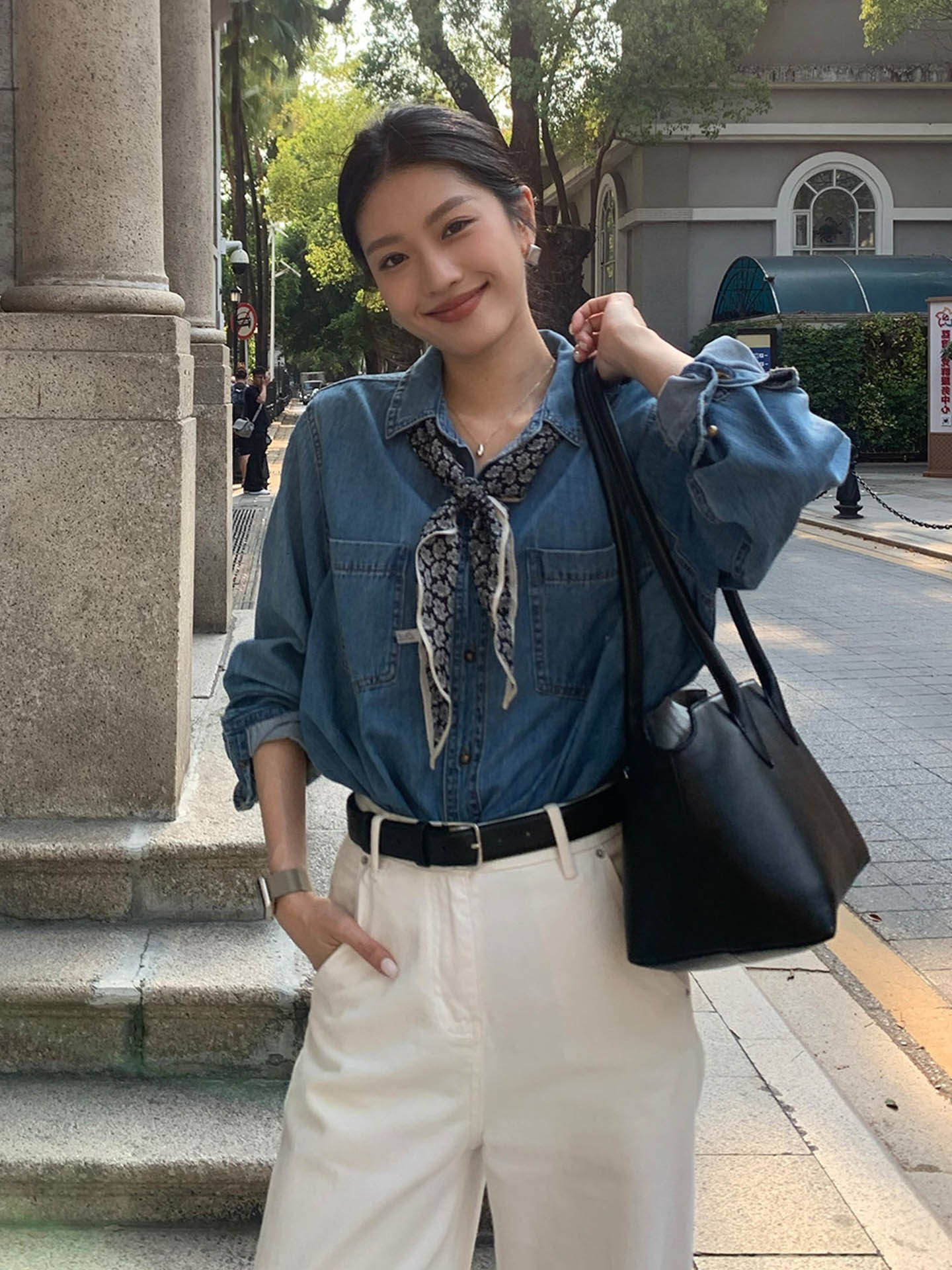 休閒牛仔套裝 |  藍色牛仔上衣 |  白色闊腿牛仔褲