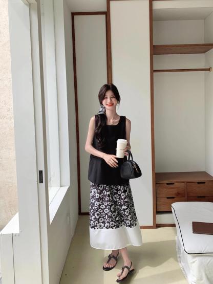 韓系氣質套組 | 黑色無袖上衣 + 碎花半裙