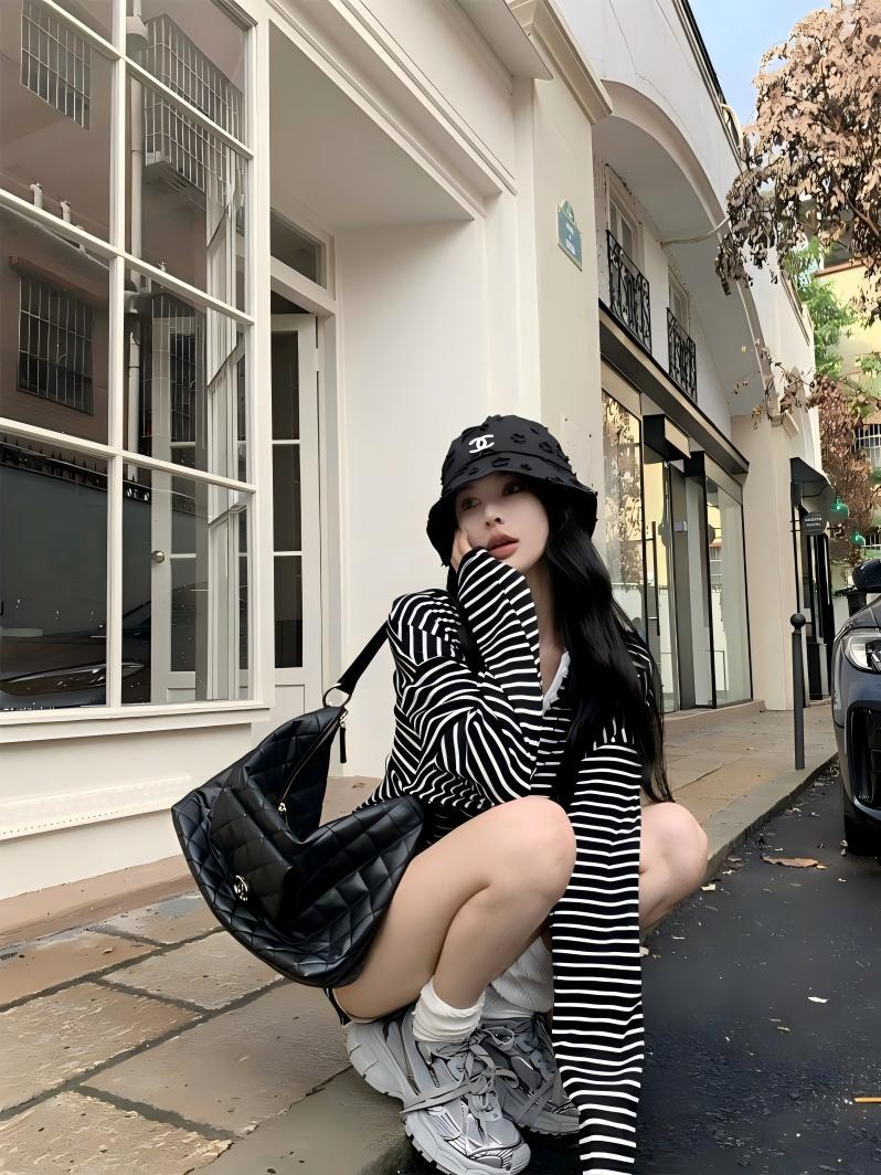 春夏慵懶風條紋套裝｜黑白寬鬆長袖T恤 + 高腰直筒短褲｜休閒顯瘦兩件組