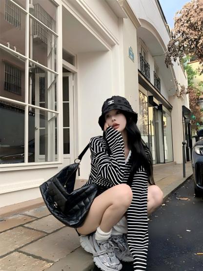 春夏慵懶風條紋套裝｜黑白寬鬆長袖T恤 + 高腰直筒短褲｜休閒顯瘦兩件組