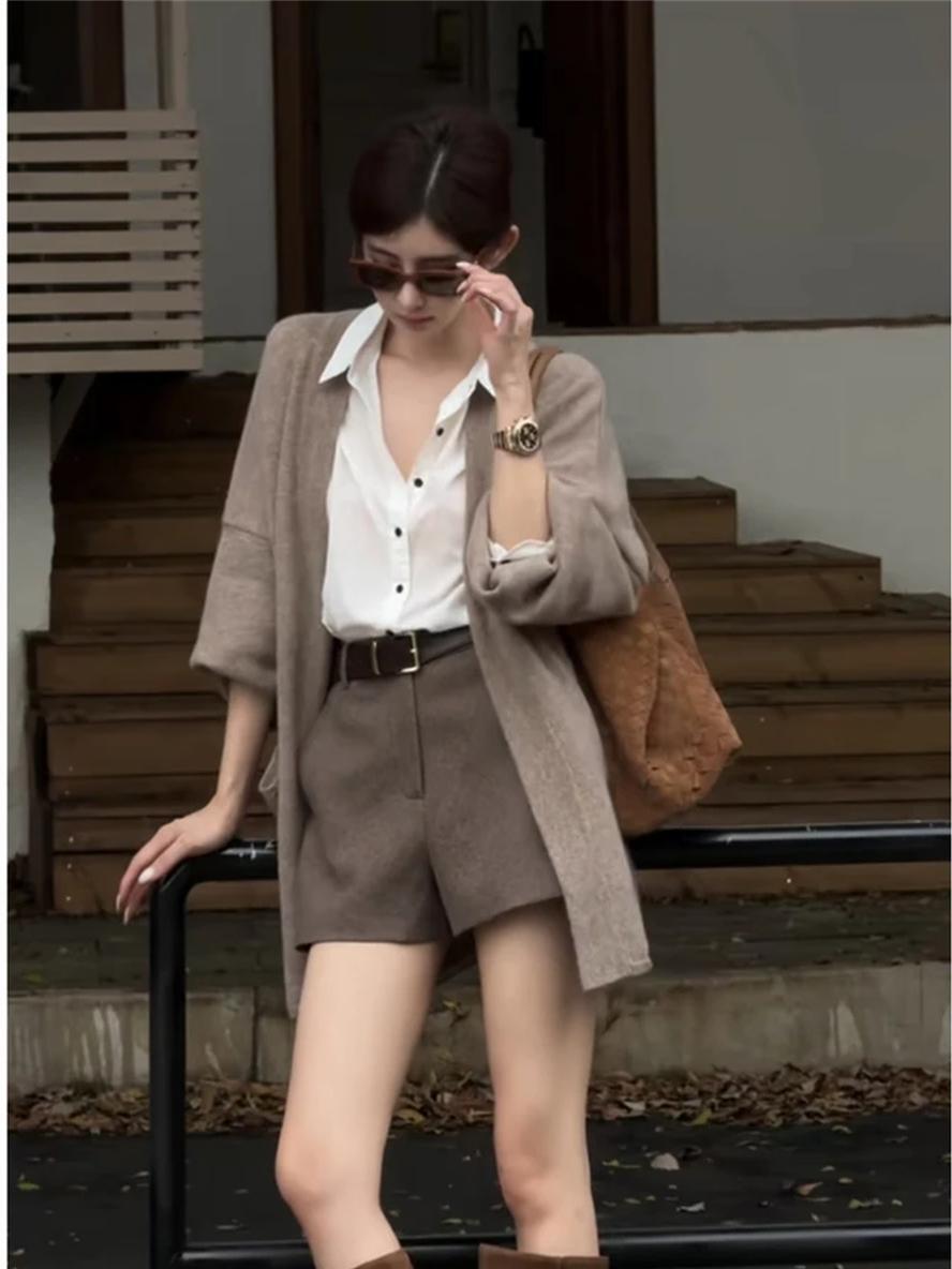 時髦老錢風｜毛衣開衫x襯衫x短褲三件套｜一套搞定秋季質感穿搭，輕鬆穿出不費力高級感