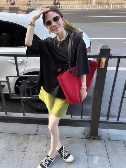 夏季高級感套裝｜黑色短T+淡綠A字裙｜慵懶風兩件式｜顯瘦設計