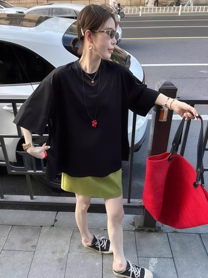 夏季高級感套裝｜黑色短T+淡綠A字裙｜慵懶風兩件式｜顯瘦設計