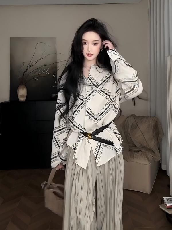 秋季老錢風套裝 | 復古圖騰印花襯衫 + 條紋休閒褲 | 低調奢華兩件套 | 質感通勤穿搭