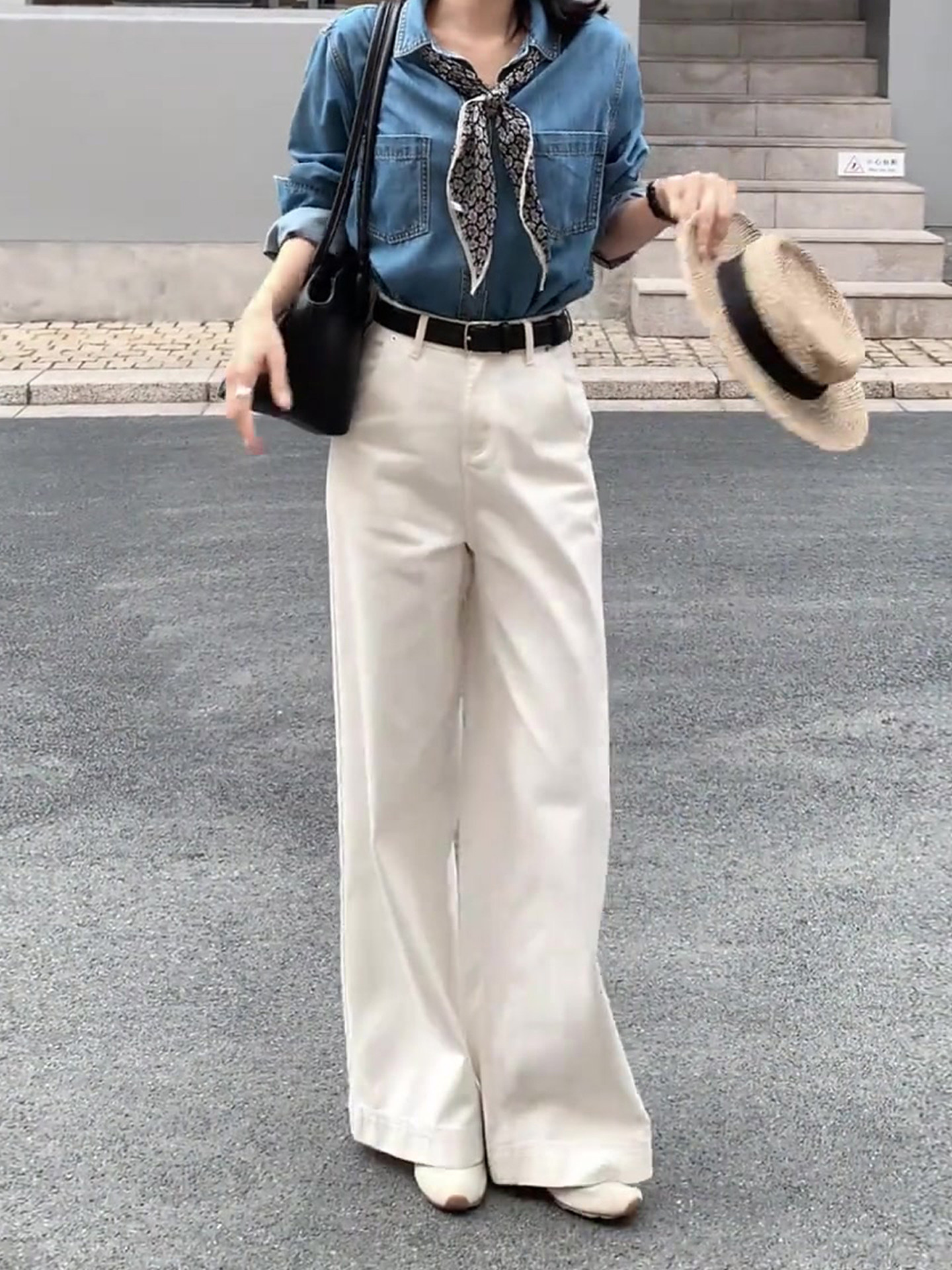 休閒牛仔套裝 |  藍色牛仔上衣 |  白色闊腿牛仔褲