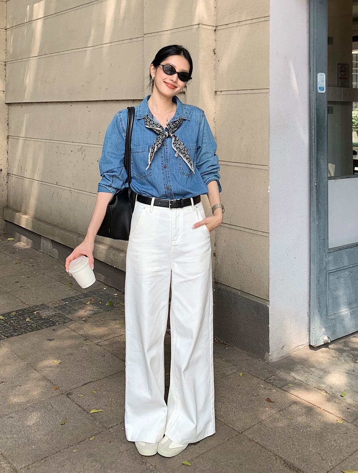 薄款春季休閒牛仔套裝 |  藍色牛仔上衣 【贈絲巾】|  白色闊腿牛仔褲