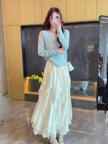 026 早春韓系溫柔兩件套 | 檸檬黃針織 V 領開衫 | 白色不規則荷葉邊長裙