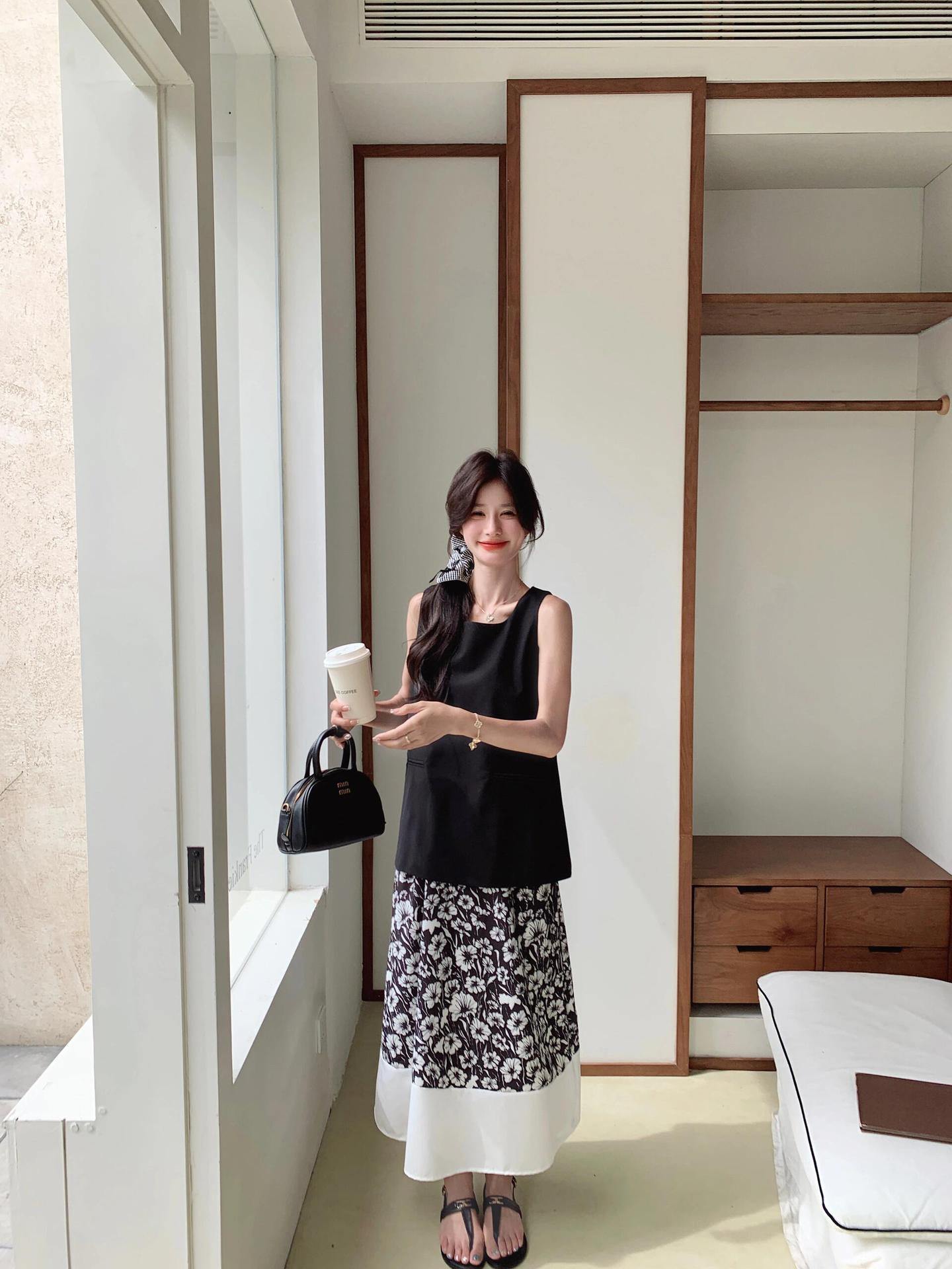韓系氣質套組 | 黑色無袖上衣 + 碎花半裙