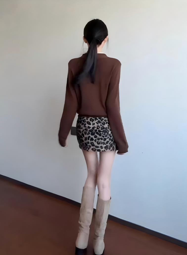 早春趨勢套裝組｜美拉德咖色假兩件針織衫｜豹紋短裙｜甜酷風一整套穿搭