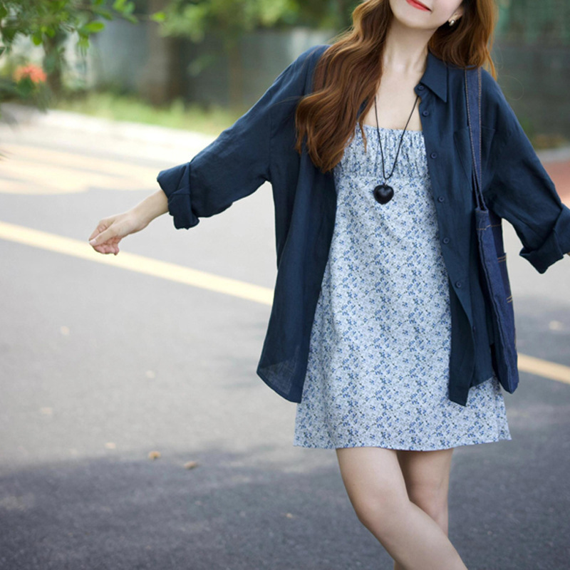 減齡套裝 亞麻藏青色襯衫 少女感碎花收腰吊帶洋裝