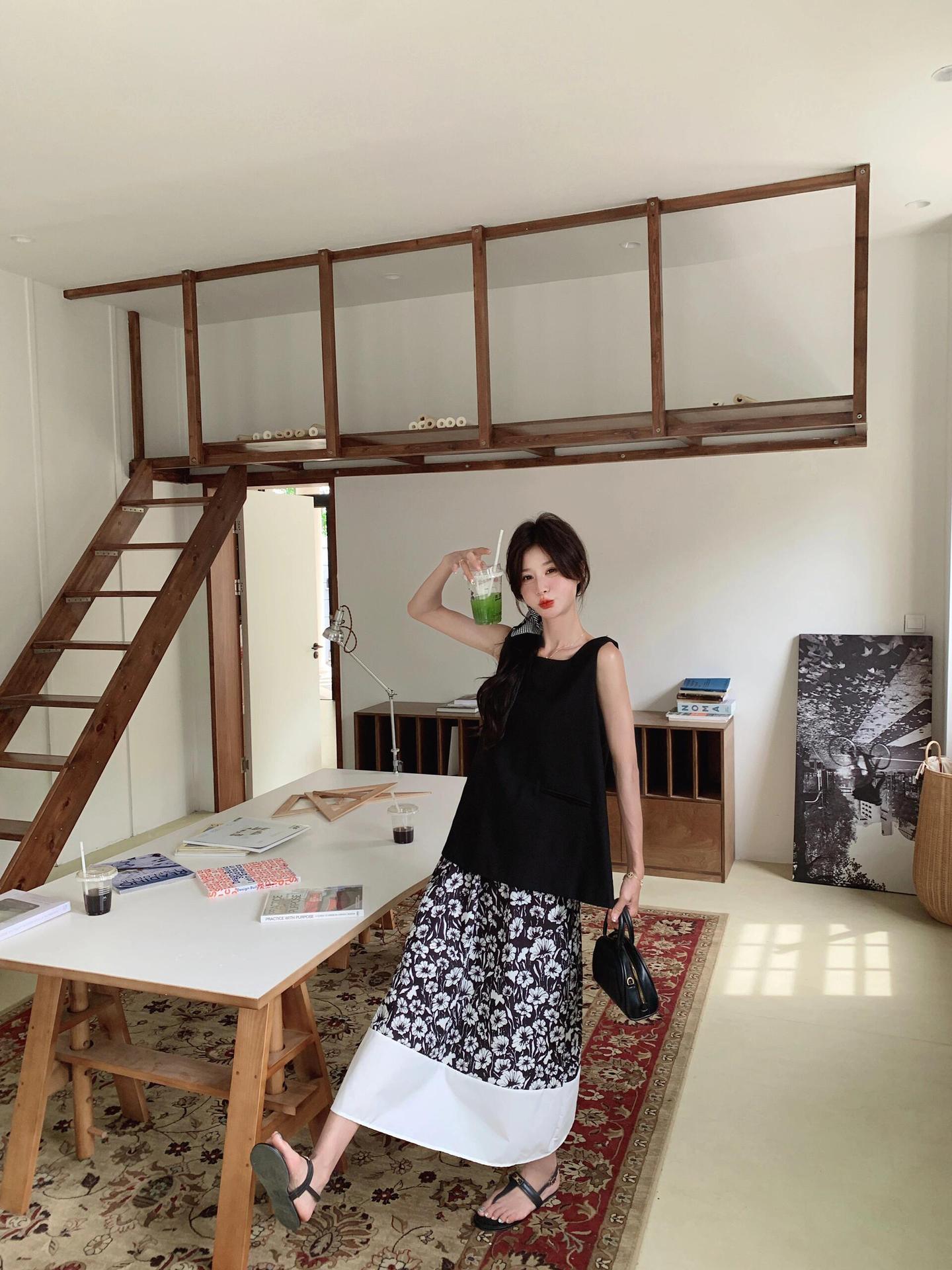 韓系氣質套組 | 黑色無袖上衣 + 碎花半裙