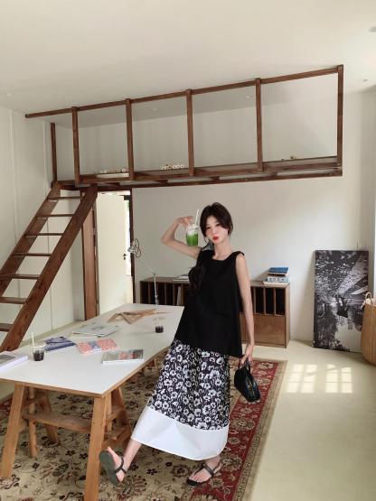 韓系氣質套組 | 黑色無袖上衣 + 碎花半裙