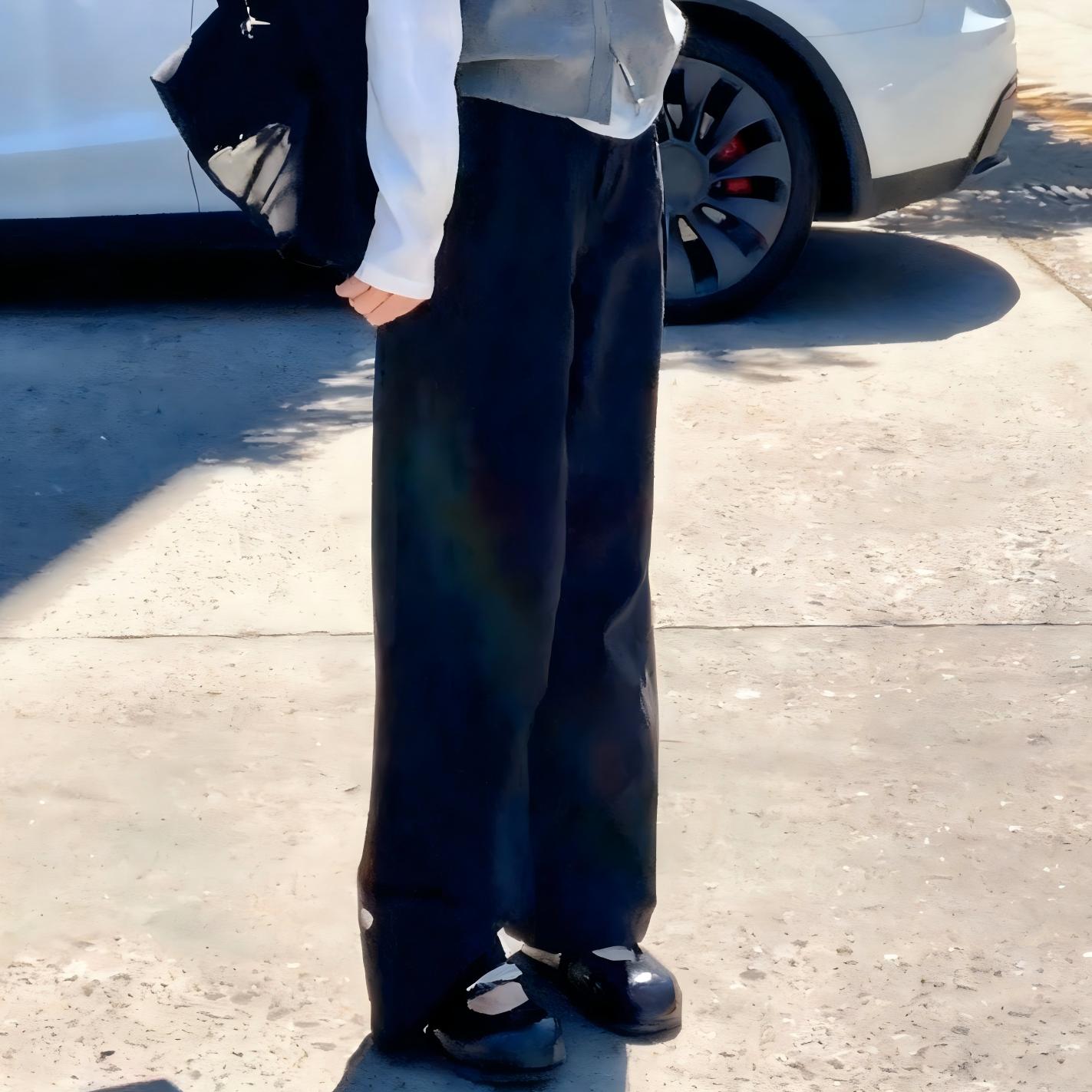 層次感疊穿套裝｜設計感針織馬甲+白色打底衫 | 藏青休閒褲｜極簡質感秋裝