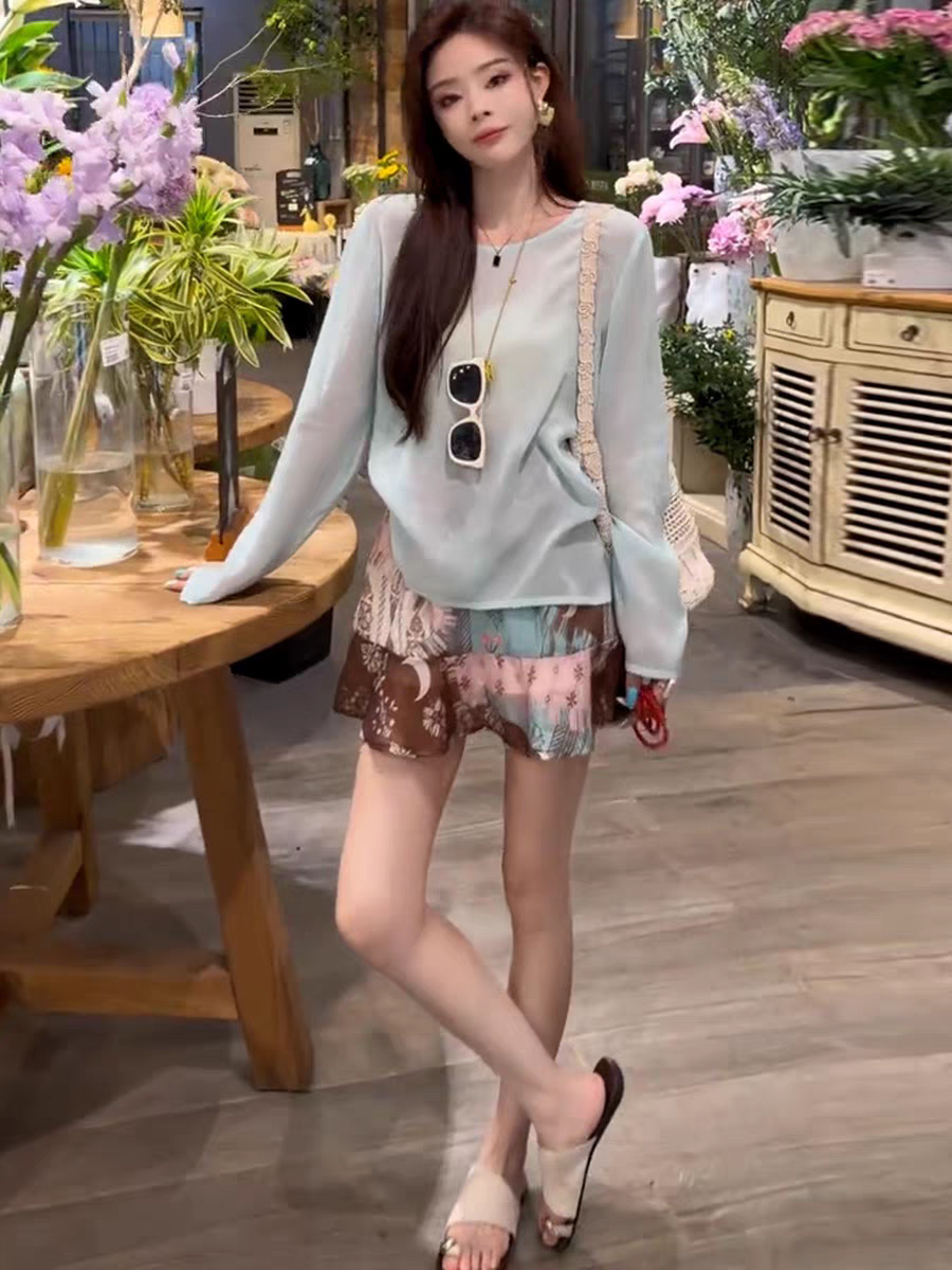 微透防曬套裝 ｜ 薄款微透肌理感長袖衫 ｜ 碎花不規則荷葉邊短裙