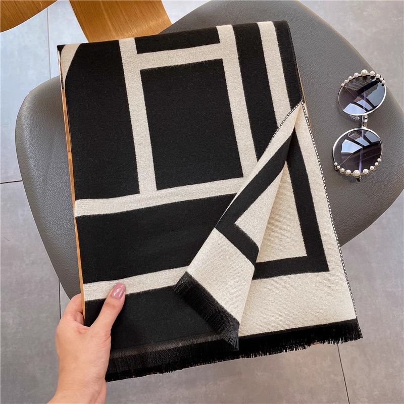 【現貨】冬季時尚黑白幾何雙面仿羊絨圍巾 女生保暖圍脖 加長羊毛披肩兩用