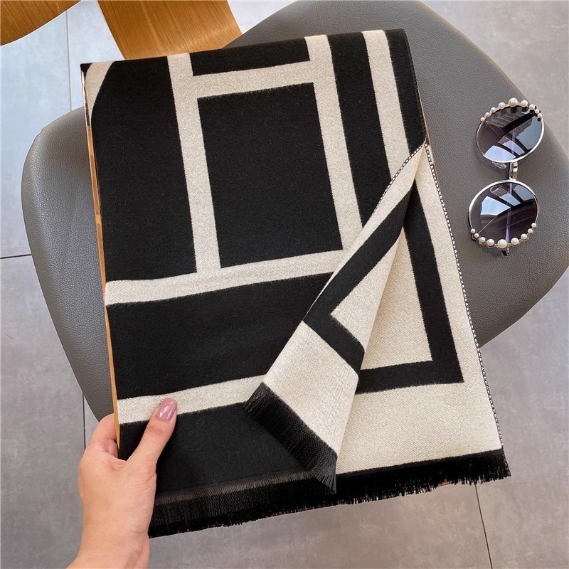 【現貨】冬季時尚黑白幾何雙面仿羊絨圍巾 女生保暖圍脖 加長羊毛披肩兩用