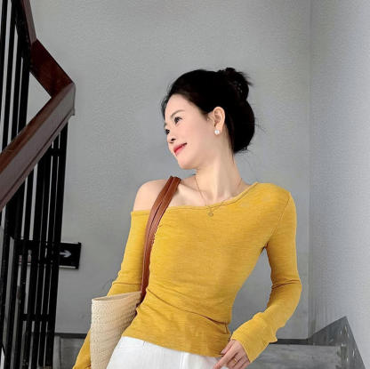 純欲辣妹風一整套｜斜領露肩檸檬黃上衣｜高腰白色寬褲｜休閒顯瘦兩件套