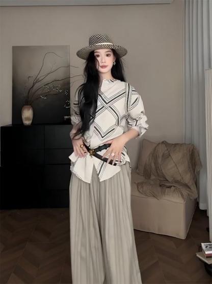 秋季老錢風套裝 | 復古圖騰印花襯衫 + 條紋休閒褲 | 低調奢華兩件套 | 質感通勤穿搭