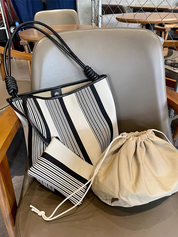 夏季慵懶風托特包｜黑白條紋水桶包+2小包｜大容量織布通勤包｜腋下單肩背