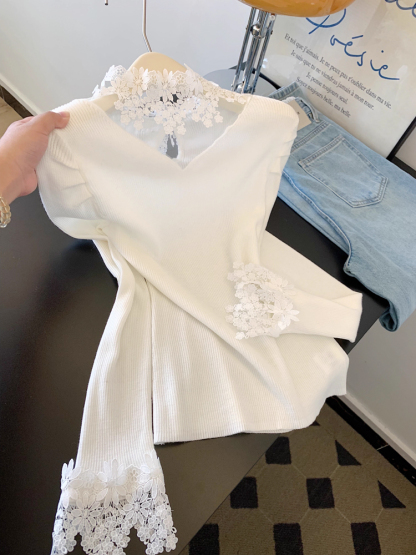 法式溫柔風顯白套裝｜藍色不規則領針織衫｜白色蕾絲花邊內搭｜秋季氣質兩件組