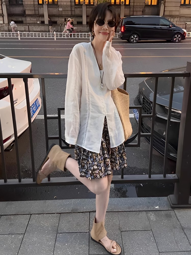 法式氣質V領襯衫｜2025夏季新款｜白色鏤空設計上衣｜防曬透氣長袖｜微胖友善剪裁