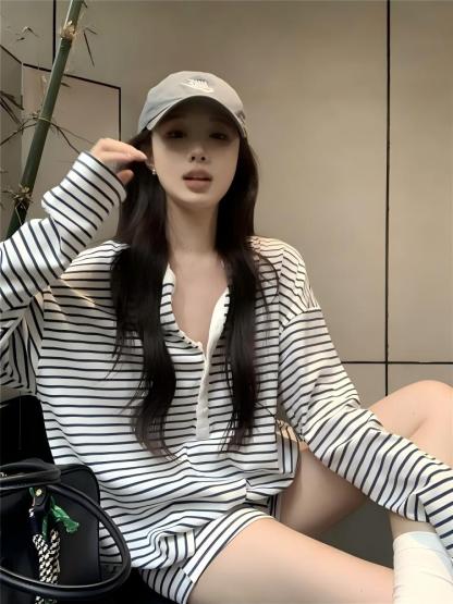 春夏慵懶風條紋套裝｜黑白寬鬆長袖T恤 + 高腰直筒短褲｜休閒顯瘦兩件組