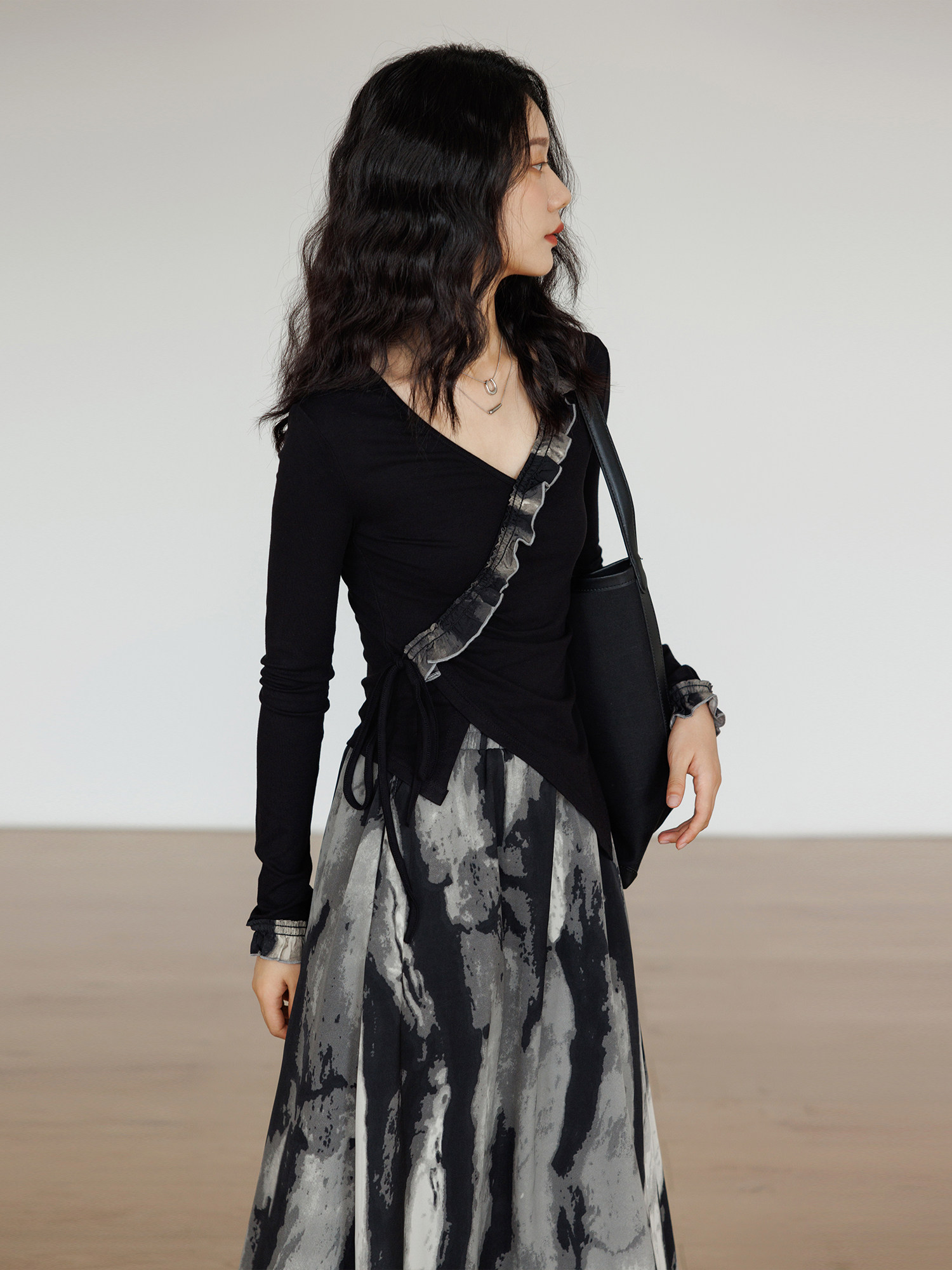 冷淡系獨特設計套裝 水墨暈染長裙 + 不規則上衣 2026 春季新款兩件式