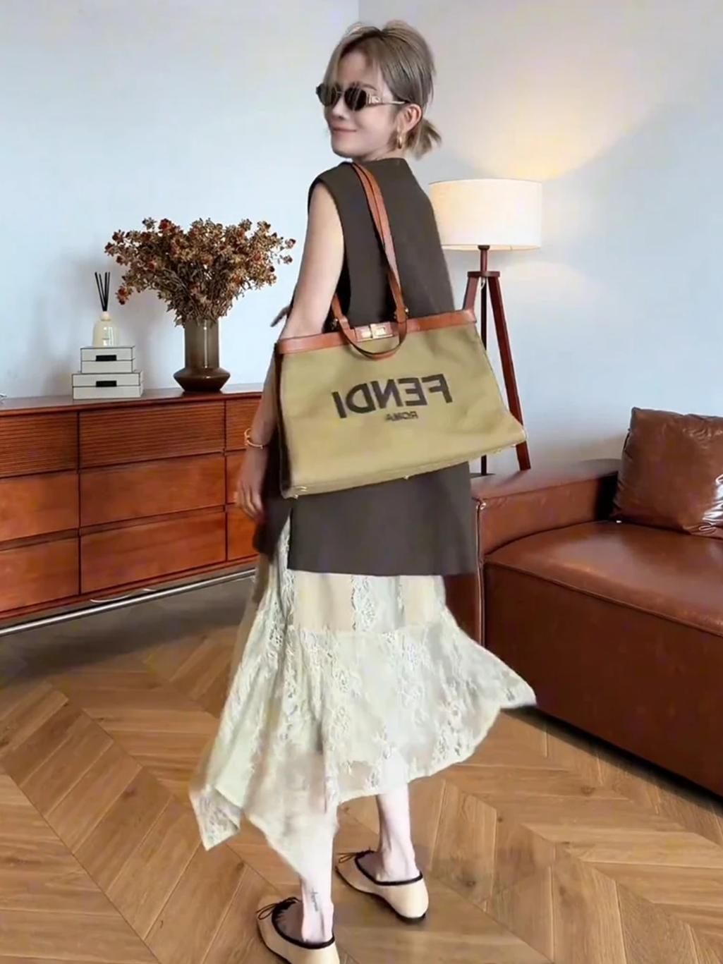 韓系時尚套裝｜棕色西裝背心+蕾絲拼接裙｜無袖設計兩件式｜小眾高級感