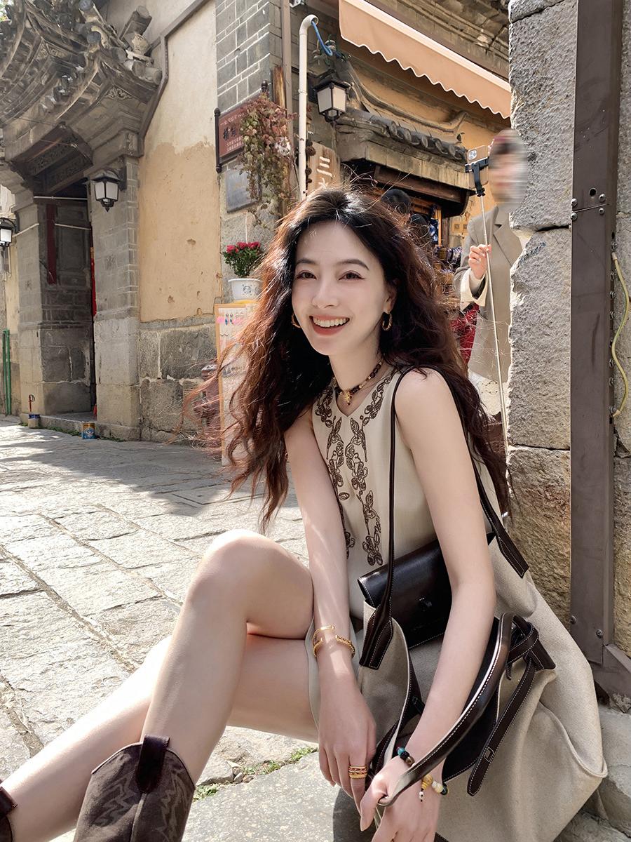 2025夏季新款｜白色棉麻無袖背心裙｜高級感簡約設計｜透氣涼感材質｜專櫃級質感