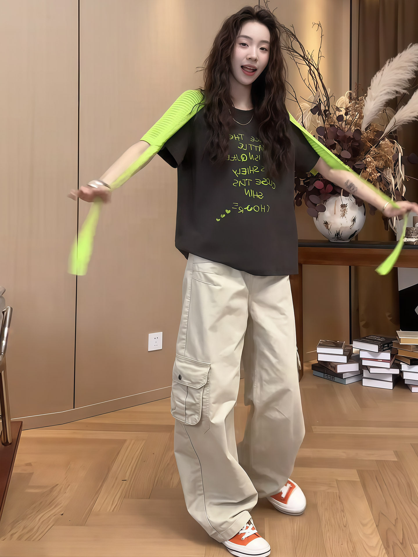 設計感層次套裝｜印花寬鬆T恤（附贈針織披肩）｜休閒工裝褲
