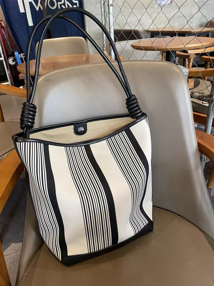 夏季慵懶風托特包｜黑白條紋水桶包+2小包｜大容量織布通勤包｜腋下單肩背