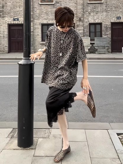 夏季限量款！豹紋T恤+蕾絲半身裙套裝｜慵懶寬鬆設計｜顯瘦花邊細節｜獨家設計