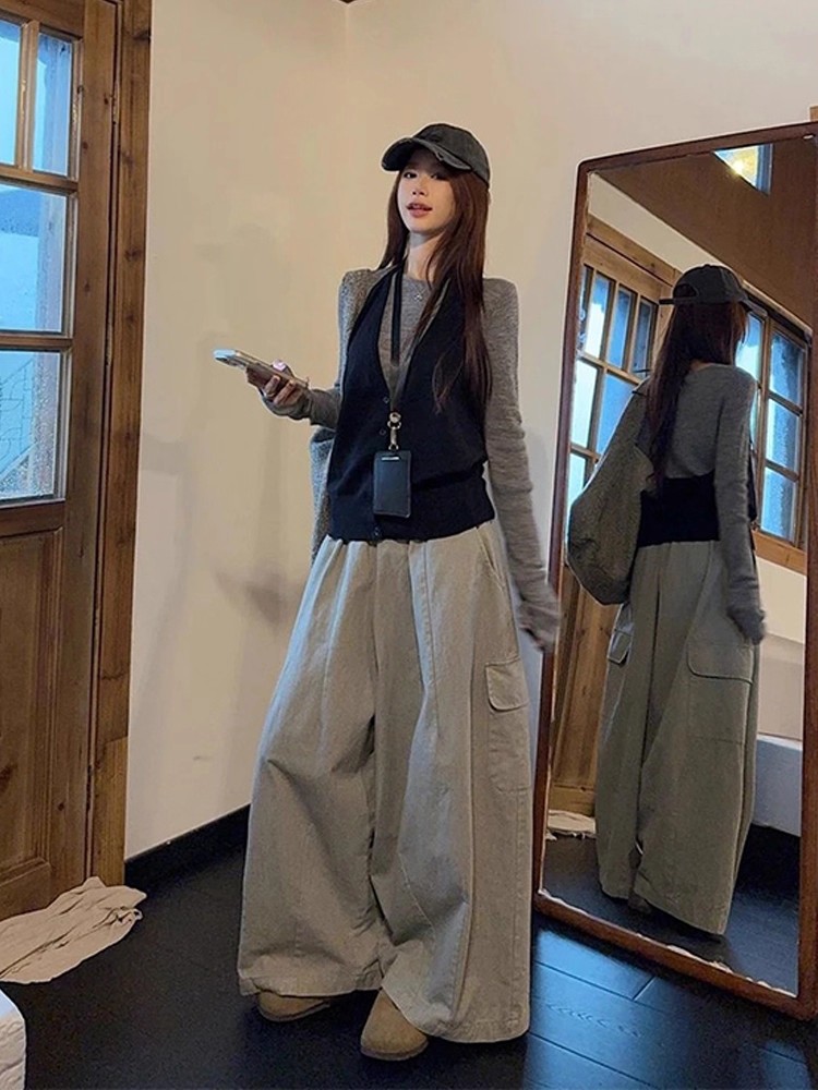 秋季韓系層次感穿搭套裝 | 吊帶背心馬甲 × 百搭針織衫 × 闊腿工裝褲 | 率性休閒風
