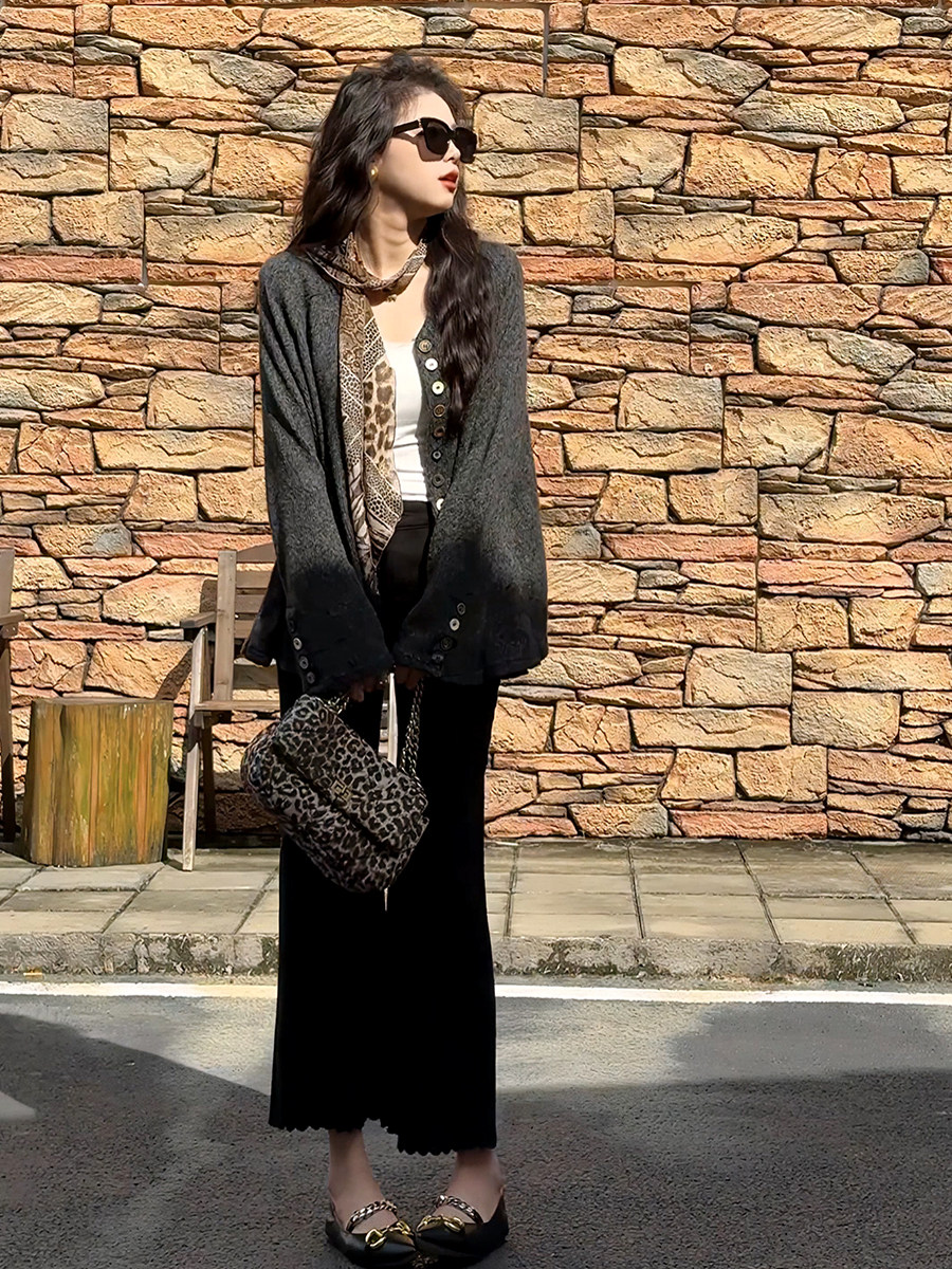 復古灰黑牛仔外套｜金袖釦點綴寬鬆版型