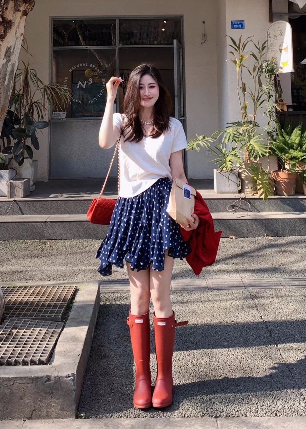 秋季韓系小香風套裝｜紅色襯衫+藏青波點裙+白短袖｜鹽系三件式｜高級感穿搭