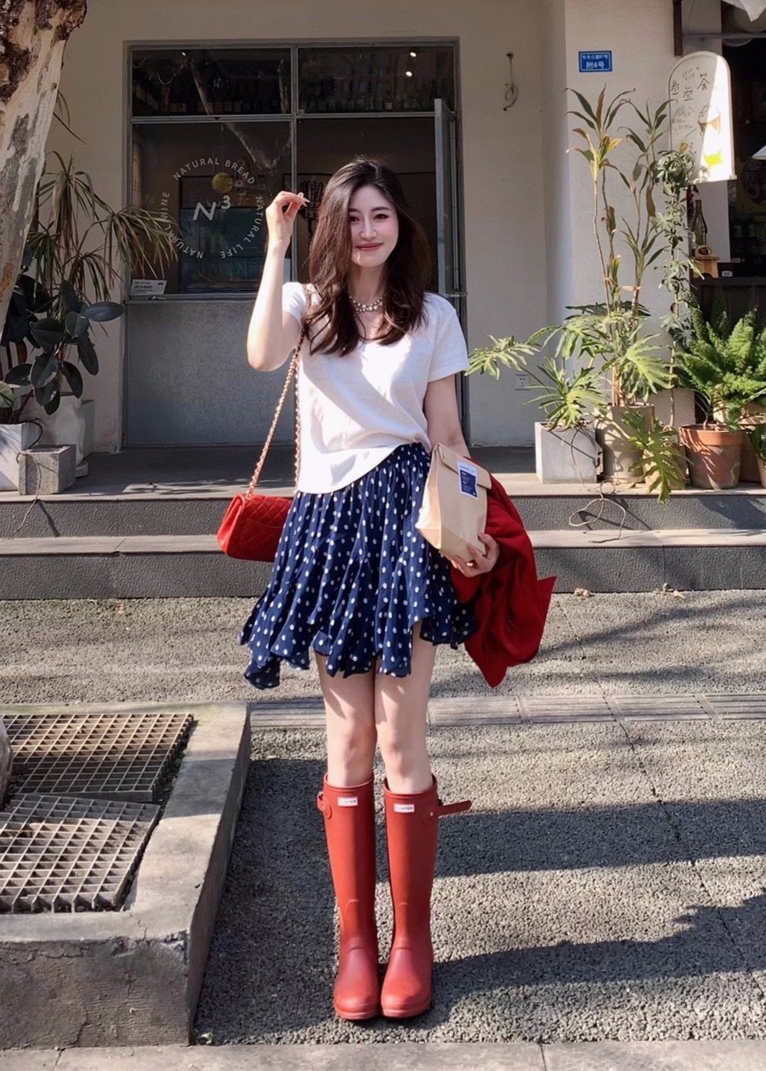 秋季韓系小香風套裝｜紅色襯衫+藏青波點裙+白短袖｜鹽系三件式｜高級感穿搭