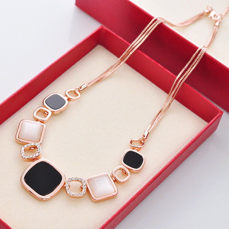 輕奢金色鎖骨鏈 浮誇設計感頸飾