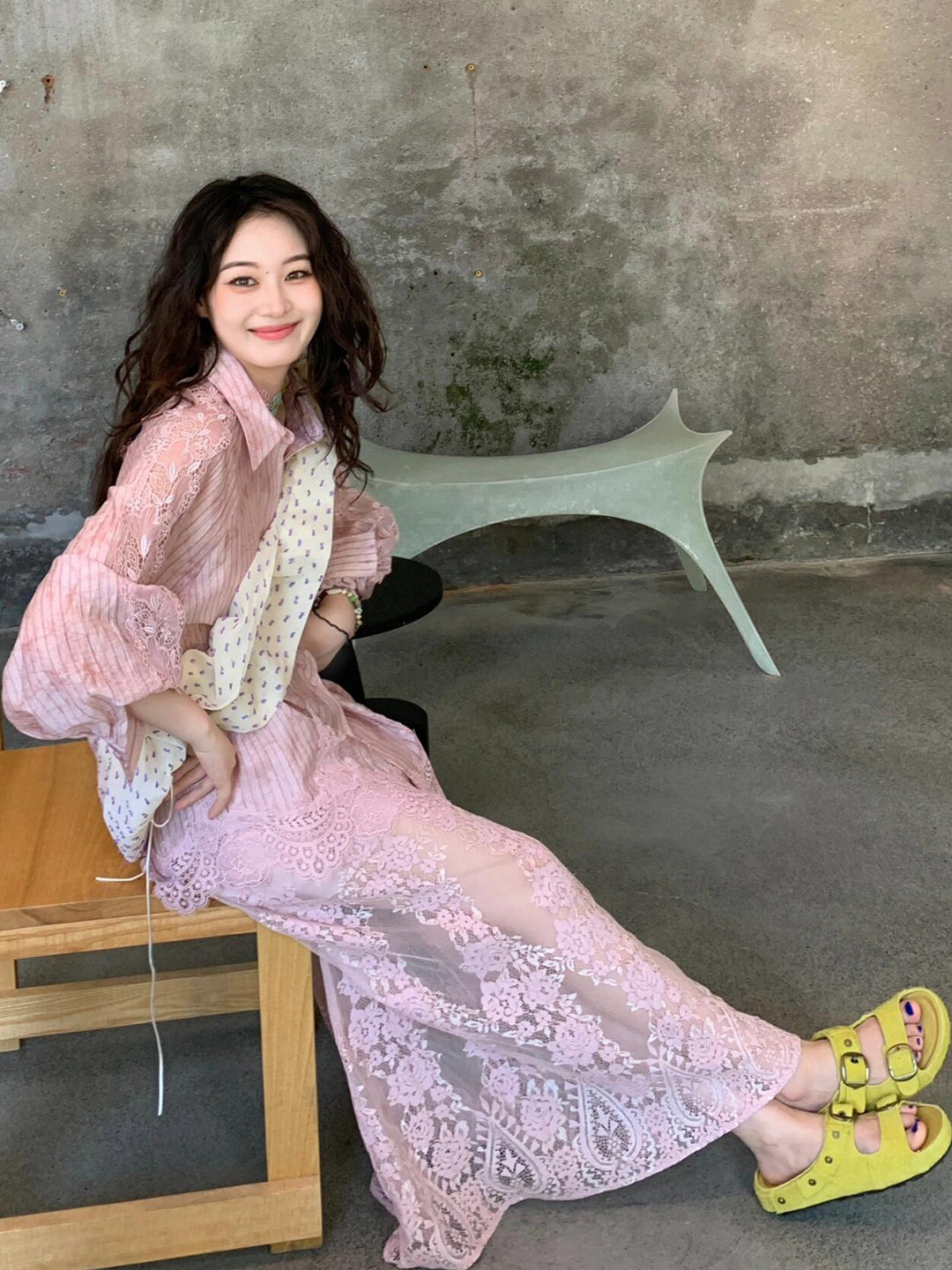 仙氣粉系｜後背鏤空蕾絲拼接襯衫+蕾絲半裙套裝｜重工小眾設計