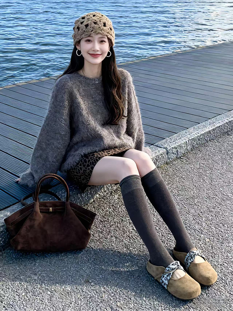 秋冬個性時尚套裝｜毛毛針織衫｜豹紋短裙｜甜酷風約會派對穿搭