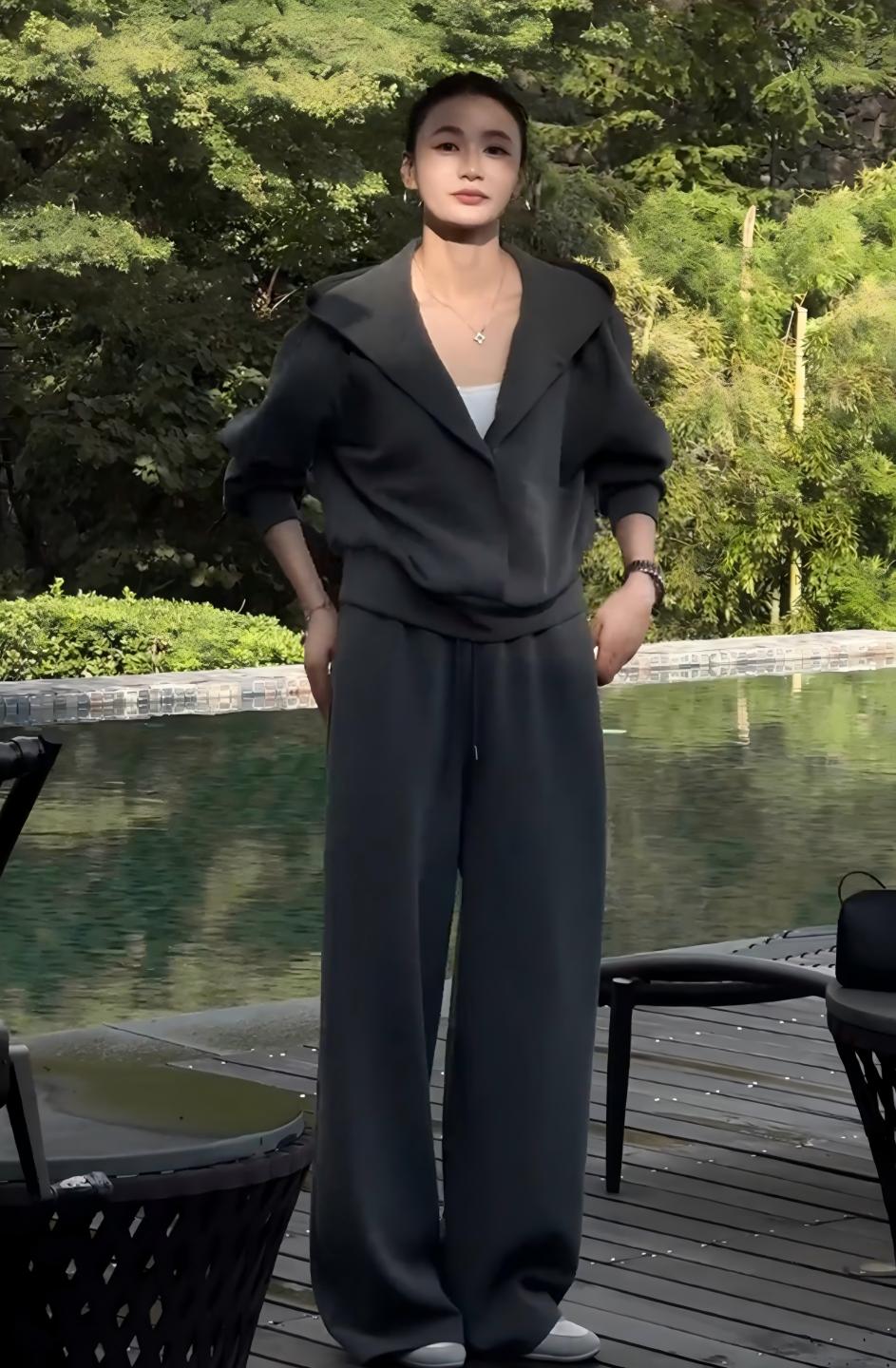 秋季慵懶風時尚套裝｜灰色連帽衛衣 + 寬鬆休閒褲兩件組｜日常舒適出行穿搭