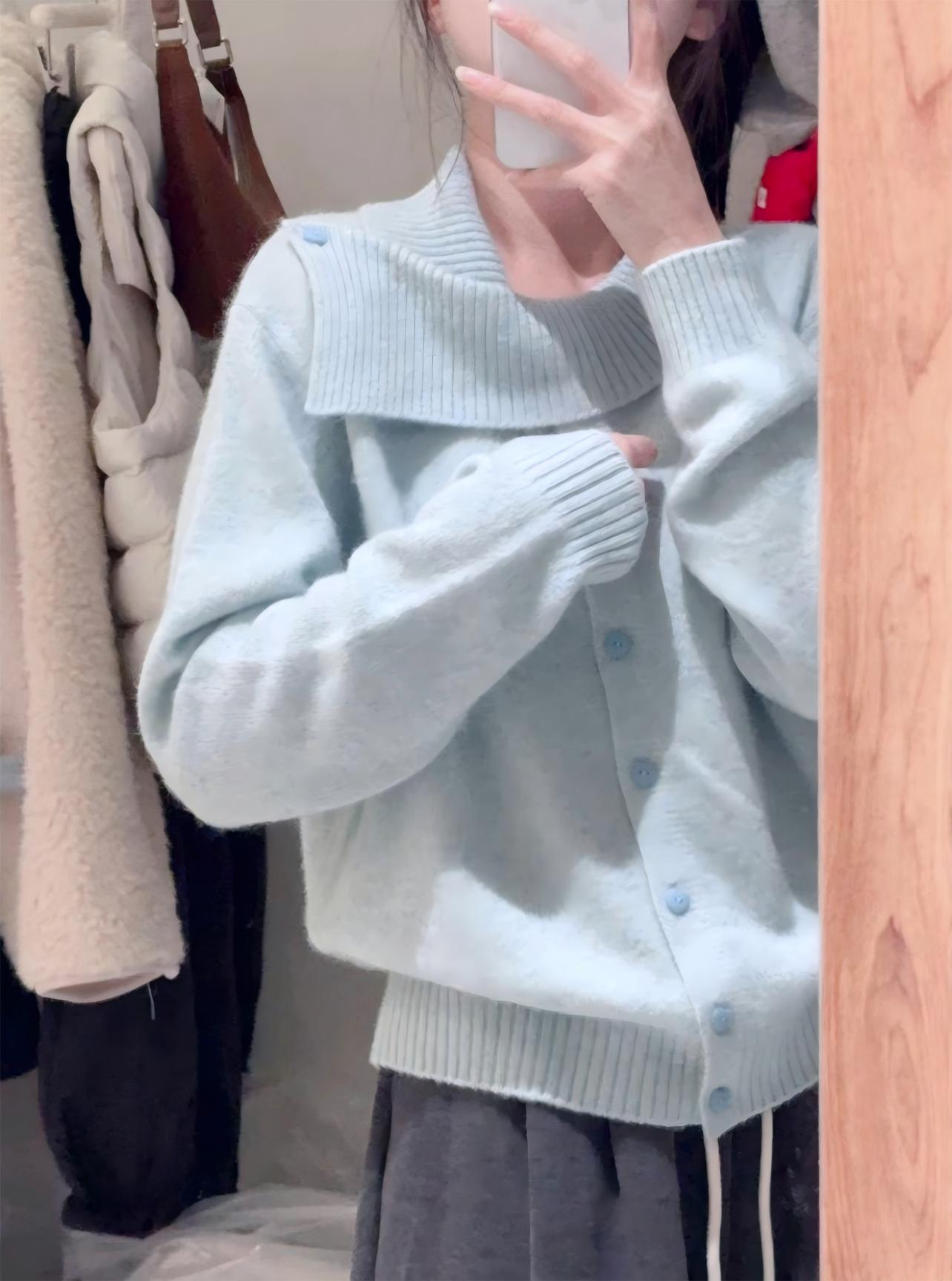 法式溫柔風顯白套裝｜藍色不規則領針織衫｜白色蕾絲花邊內搭｜秋季氣質兩件組