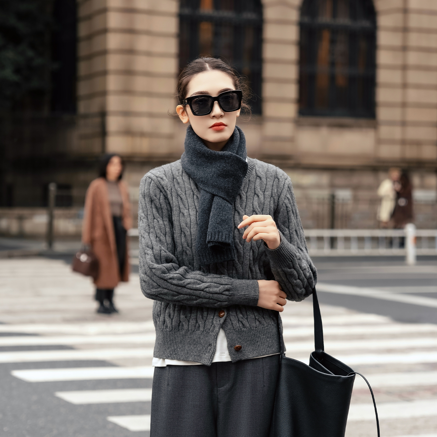 秋冬高級懶人套組｜灰色系慵懶針織開衫｜灰色高腰西裝褲｜顯瘦顯高穿搭