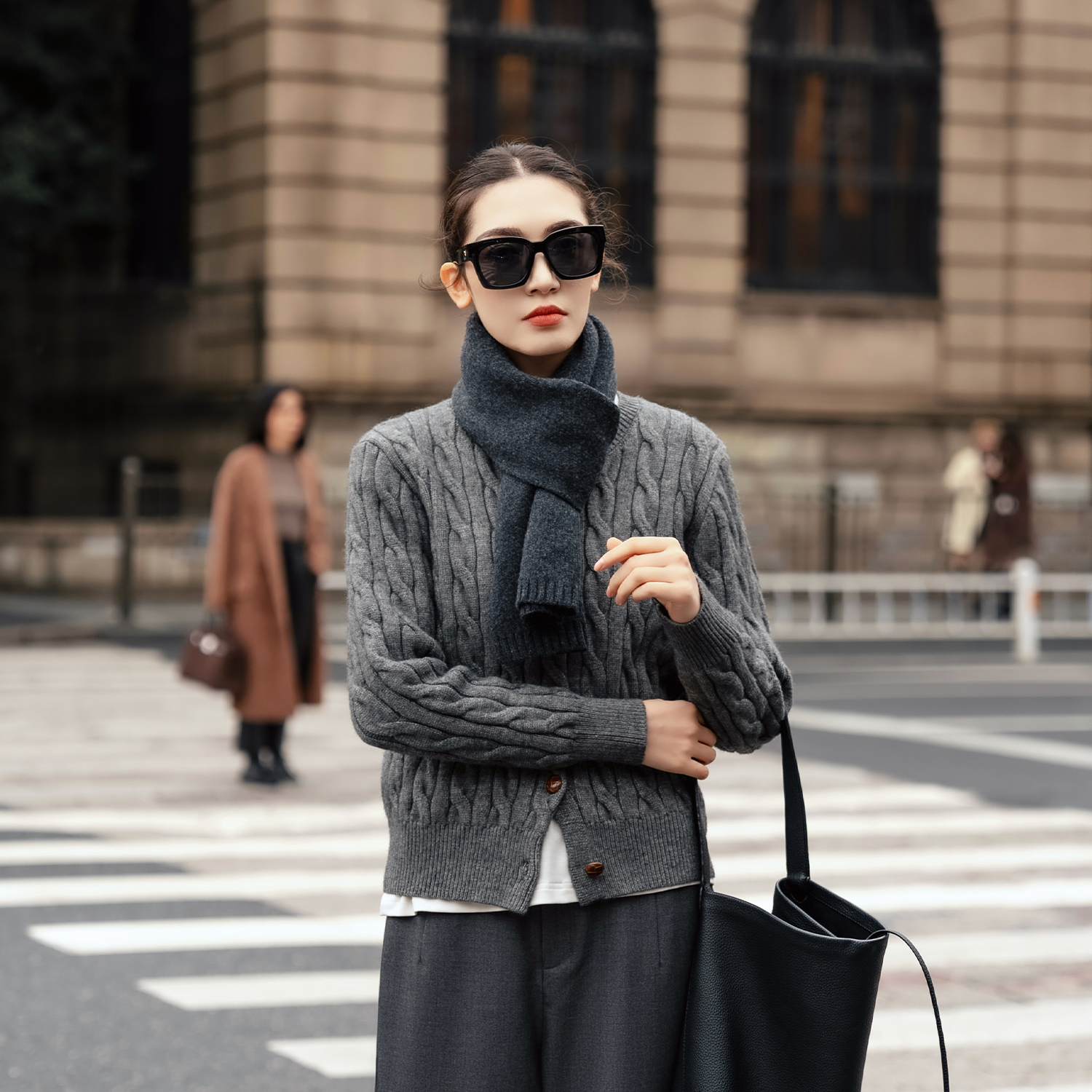 秋冬高級懶人套組｜灰色系慵懶針織開衫｜灰色高腰西裝褲｜顯瘦顯高穿搭