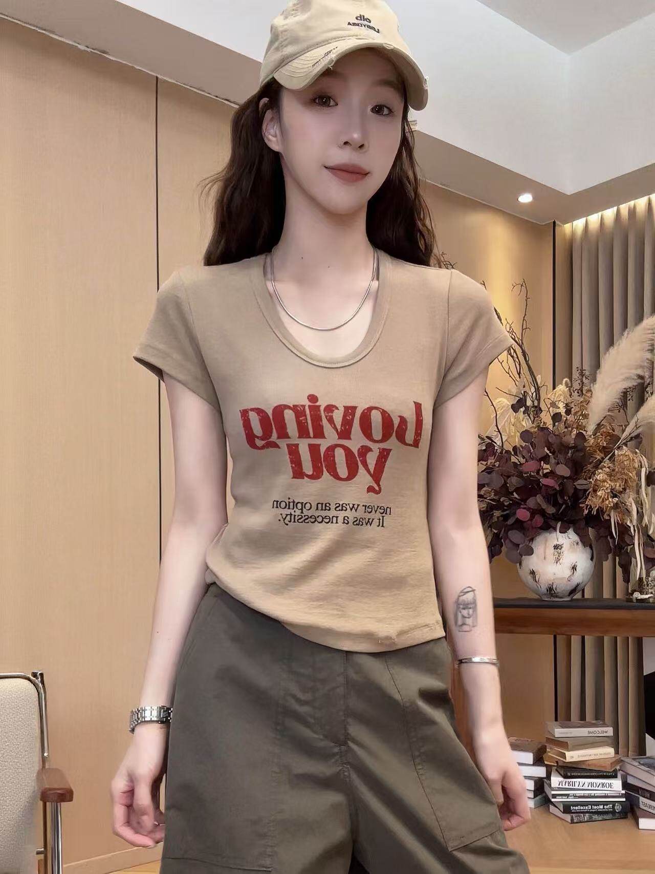 美式復古時尚套裝｜咖色字母印花短袖T恤｜工裝闊腿短褲