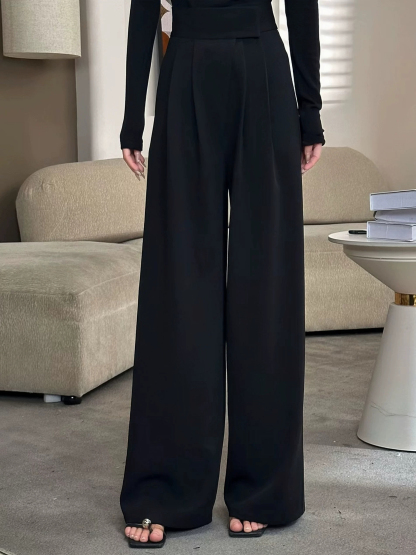 913